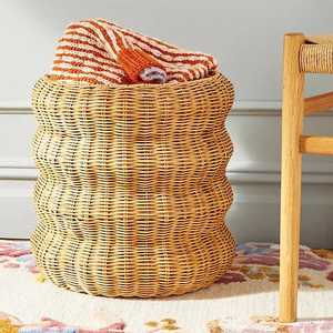 Nuevo Lanzamiento: Cesta de Almacenamiento de Ratán Ondulado Pintada a Mano para Decoración del Hogar - Product Image 6