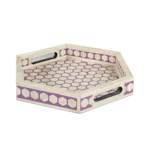 Plateau de service de luxe artisanal en os violet avec incrustations, motif géométrique nid d'abeille décoratif, plateau en os incrusté, décoration de table basse - Product Image 1