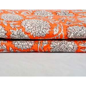 ผ้าฝ้ายพิมพ์ลายดอกไม้สีชมพูอินเดียแบบแฮนด์บล็อก ขายดี เหมาะสำหรับงานควิลท์ ปลอกหมอน ผ้าม่าน ผ้าคลุมเด็กผู้ชาย ผ้าทอสำหรับเด็กผู้หญิง - Product Image 1