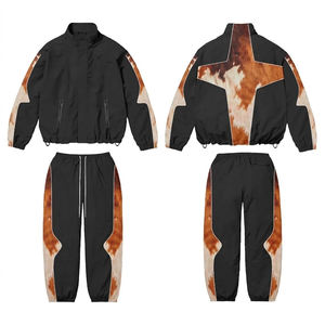 Conjunto deportivo de nailon para hombre con estampado por sublimación, logotipo personalizado, diseño personalizado, ligero y resistente al viento. - Product Image 1