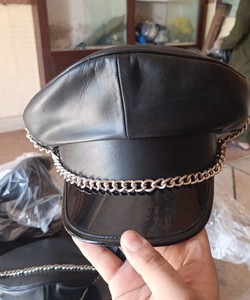 Chapeau de capitaine en cuir véritable noir HMB-901I avec chaîne décorative pour unisexe, idéal pour les fêtes, toutes saisons - Product Image 5