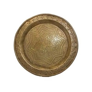 Plateau de service gravé vintage qui apporte un charme nostalgique à toute salle à manger, magnifiquement conçu par KHOOSI OVERSEAS. - Product Image 6