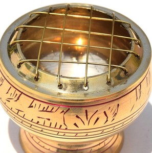Quemador de incienso de carbón de latón para parrilla |   Quemador de Loban Dhoop |   Portafragancias Tradicional para el Hogar |   Artículos Religiosos Hechos a Mano para el Verano - Product Image 4