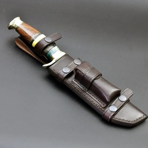 Couteau Bowie droit artisanal en acier Damas d'A&M ENTERPRISES, manche en bois, pour le camping, la survie, la chasse professionnelle. - Product Image 2