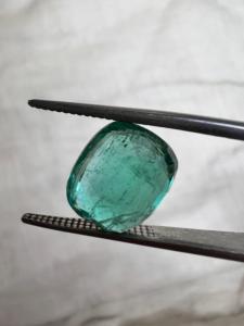 Piedra suelta facetada de berilo verde brillante de 3.74 ct, genuina, origen Zambia, venta al por mayor - Product Image 2