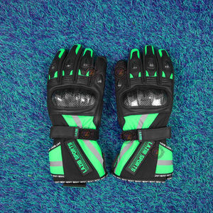 Gants de moto longs imperméables en cuir et textile avec logo personnalisé, panneaux réfléchissants, doublure thermique et paume renforcée pour motards - Product Image 1