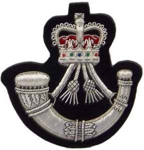 2026 Top Ranking Customized Hand Embroidered 3D Felt Sew-On Patch Blazer Badge University Tactical Crest Gold Wire OEM Services - Product Image 4