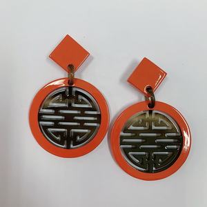 Pendientes colgantes de cuerno de búfalo hechos a mano con acabado de laca de estilo moderno Gran valor Piezas de regalo a granel Buen precio - Product Image 1