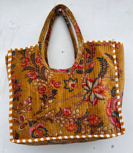 Luxury Printed Velvet Quilted <b>Shoulder</b> Bag for Women with Soft Texture and Elegant Chain <b>Strap</b> - Product Image 5