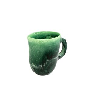 Jarra de Agua de Resina Hecha a Mano, Diseño Artístico, Fabricación Premium, Apta para Lavavajillas, Libre de BPA, Ecológica, Estilo Americano, Asa Moderna - Product Image 1