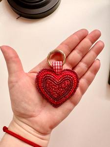 Porte-clés brodé de perles 100 % artisanal en tissu, avec logo d'équipe personnalisé, breloque de sac, porte-clés pour le jour du match - Product Image 5