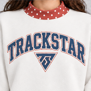 Sudadera Blanca de Cuello Alto para Mujer con Ribete de Puntos Rojos y Gráfico Varsity, Manga Larga, Hombros Caídos, Personalizable - Product Image 5