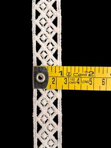 Encaje bordado geométrico de poliéster con diseño de diamantes, de gran venta, para borde de sari y dupatta, ecológico, de secado rápido y transpirable. - Product Image 2