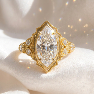 Bague de luxe en or jaune 18 carats avec diamant de laboratoire VVS taille marquise, création sur mesure, diamant de laboratoire IGI, halo vintage, bijoux fins de fiançailles - Product Image 1