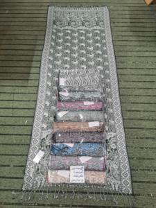 Pashmina Larga de Viscosa Duradera Hecha a Mano AHE al por Mayor |   Chal de Invierno con Diseño Floral Paisley y Tacto de Cachemira - Product Image 3