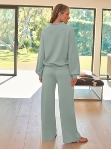 Conjunto Deportivo Ecológico de 2 Piezas para Mujer, Color Verde Salvia, con Pedrería, Sudadera con Cordón y Pantalones Anchos Transpirables - Product Image 2