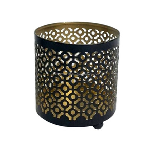 Soporte votivo de metal de diseñador con aspecto de latón antiguo para una decoración única del hogar vintage y una configuración de velas íntimas con clase - Product Image 1