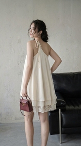 Vestido de mujer listo para enviar, elegante vestido mini color marfil de un solo hombro con corte holgado en A y dobladillo de encaje, venta al por mayor en línea - Product Image 6