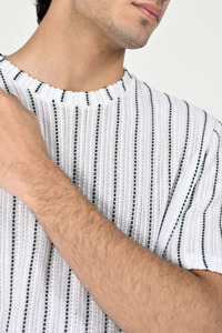 Camiseta para Hombre 100% Algodón Oversize Diseño Liso Estilo Urbano 220 Gramos Personalizable Marca Privada Venta al por Mayor Proveedor OEM - Product Image 3