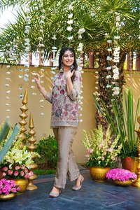 Salwar Kameez moderne pour femme, couleur taupe, broderie florale, travail au fil, tenue ethnique, costume de designer, vêtements traditionnels pour fêtes et festivals - Product Image 3