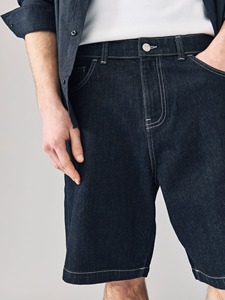 Shorts de mezclilla de primera calidad para hombre, diseñados para la moda y la funcionalidad. Ropa casual versátil, perfecta para el verano y actividades al aire libre. - Product Image 4