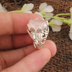 แหวนเงินแท้ประดับโรสควอตซ์ธรรมชาติทรงเบเซลสำหรับผู้หญิง เหมาะสำหรับงานปาร์ตี้และเป็นของขวัญสุดโรแมนติก ขายส่งเครื่องประดับแท้ - Product Image 1