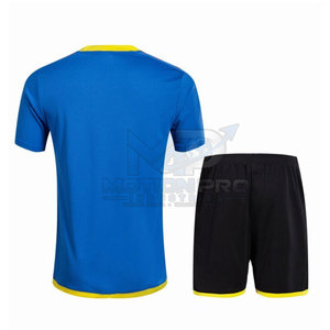 Tenue de football professionnelle personnalisée, ensemble complet, fabriquée en tissu mesh respirant et écologique, légère et durable pour l'entraînement - Product Image 2