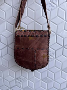 Sac bandoulière en cuir véritable style Banjara, sac à main bohème élégant, multicolore, fait main, léger, avec détails lettrés, cadeau idéal pour - Product Image 4