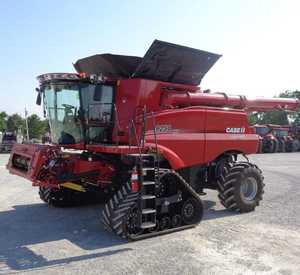Moissonneuse-batteuse Case IH 9250 4x4 de 2023, 36 chenilles sur l'avant, automatisation Harvest Command, cabine de luxe, siège semi-actif avec chauffage et ventilation. - Product Image 1