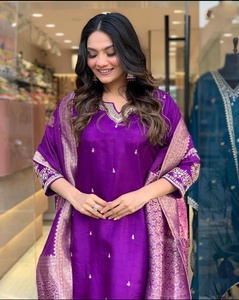 ชุดซาลวาร์สำหรับผู้หญิงชุดสูทขนเทียมเย็บเต็มรูปแบบลายชนเผ่าดีไซน์ทันสมัยชุดปาร์ตี้ส่งออกอินเดีย - Product Image 3