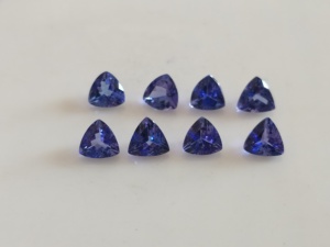 พลอยแทนซาไนต์สีน้ำเงินธรรมชาติแท้ รับรองโดย Red Mountain Gems ขนาด 6.5 มม. ทรงทริลเลียนคัท คุณภาพดีที่สุด สำหรับทำเครื่องประดับ - Product Image 2