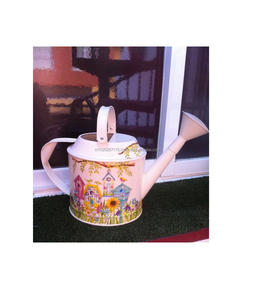 Arrosoir galvanisé élégant imprimé en émail avec un design robuste et des illustrations florales, parfait pour les maisons de style campagnard vintage - Product Image 4