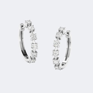 Pendientes de Aro Huggie con Diamantes de Corte Redondo y Baguette de 0.80CTW y Formas Mixtas - Product Image 2