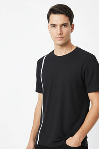 Camiseta Unisex Azul Marino de Manga Corta, Cuello Redondo, Color Sólido Minimalista, Transpirable, Ligera, de Poliéster, para Adultos, Corte Veraniego - Product Image 1