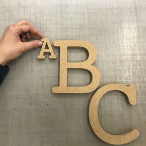 Ensembles d'alphabet en MDF découpés au laser, écologiques, motifs personnalisés, thème antique, collection artisanale haut de gamme pour activités d'enfants - Product Image 1