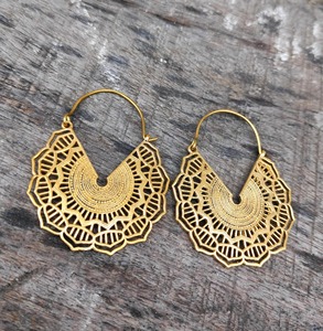 Boucles d'oreilles en laiton à faible MOQ, finition premium, commande personnalisée, vente en gros directe usine - Product Image 6