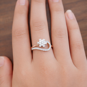 Bague Namivaa en or rose 14 carats avec diamants, motif floral en grappe et halo, design torsadé élégant, pour femme, idéale pour les fêtes et le quotidien, bijoux fins, finition polie, cadeau - Product Image 5