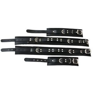 Menottes en cuir noir avec rembourrage et verrous pour une retenue sécurisée - Product Image 6