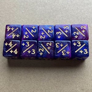 Jeu de dés D6 extra petits de 16 mm +1/+1 et -1/-1 pour <span class=keywords><strong>MTG</strong></span> the Gathering, boîte de dés en métal carrée à coins droits blanche et noire - Product Image 4