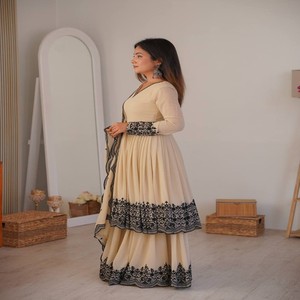 Conjunto de Traje Bordado en Georgette Premium VASTRA COTTAGE con Plazzo y Dupatta, Listo para Usar, Colección Elegante para Fiestas y Eventos - Product Image 5