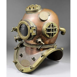 Casco de Buceo de Última Llegada con Estilo Antiguo, Superficie Pulida Metálica, Hecho a Mano, en Venta - Product Image 1