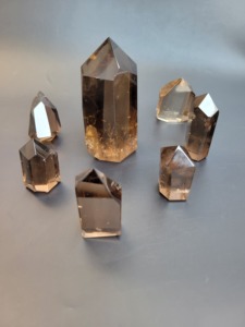 Haute qualité sculpté Smoky Quartz Point tour naturel pierres précieuses cristal obélisque pour la décoration de la maison Feng Shui amour en vrac décoratif - Product Image 3
