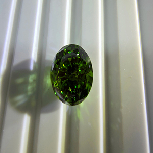 Diamant de laboratoire ovale vert vif fantaisie de 4 carats, taille brillant, VS1, certifié IGI, pierre brute de qualité supérieure - Product Image 1