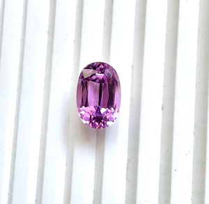 Piedra natural de kunzita de 15.74 quilates con corte ovalado para la elaboración de joyería fina. - Product Image 3