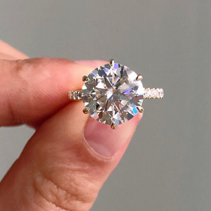 Anillo Iced Jewelz de 3.60 Quilates con Corte Redondo, Chapado en Oro Amarillo de 14K para Ella, Certificado IGI, ¡Gran Venta! - Product Image 1