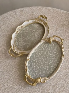 2 plateaux décoratifs ovales français avec poignées plaquées or et motif floral en dentelle - Product Image 2