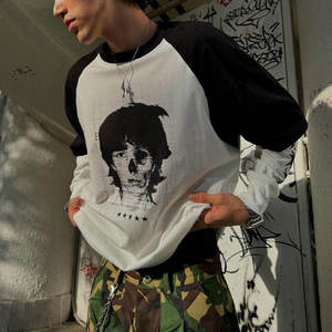 เสื้อยืดผู้ชายพิมพ์ลายกราฟิกผ้าคอตตอนหนาน้ำหนักมาก ทรงโอเวอร์ไซส์ บ็อกซี่ฟิต สีบล็อกสองชั้น แขนยาว - Product Image 3