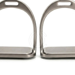 Estribos de equitación personalizados con diseño ligero, construcción robusta y soporte cómodo para uso diario. - Product Image 5