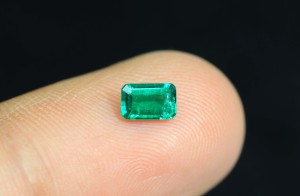 Magnifiques pierres d'émeraude de forme octogonale, taille facetée, 1-2 carats chacune, pierres d'émeraude en vrac chez les fournisseurs en gros - Product Image 1