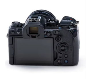 กล้องมิเรอร์เลสฟูลเฟรมแบบเปลี่ยนเลนส์ได้รุ่นใหม่ล่าสุด – เซ็นเซอร์ 61MP - Product Image 2